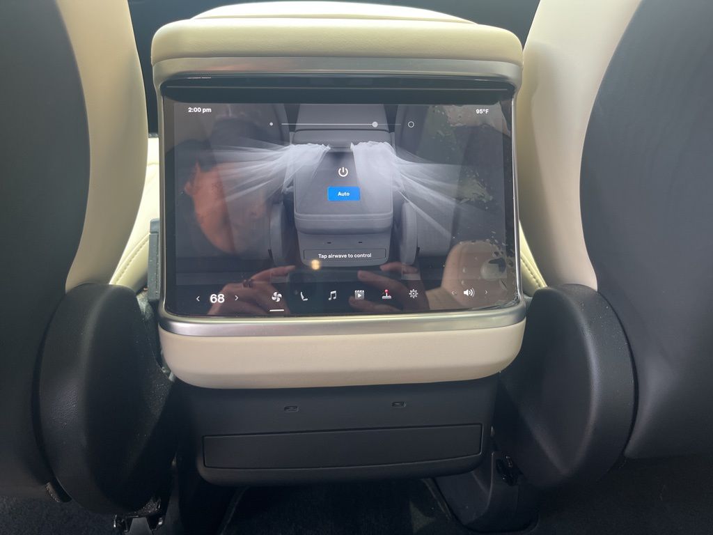 2024 Tesla Model X  28