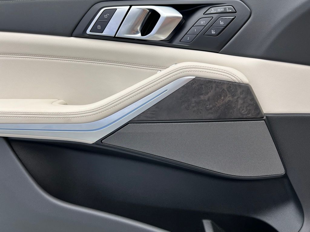 Thumbnail: 2024 BMW X7 - 22
