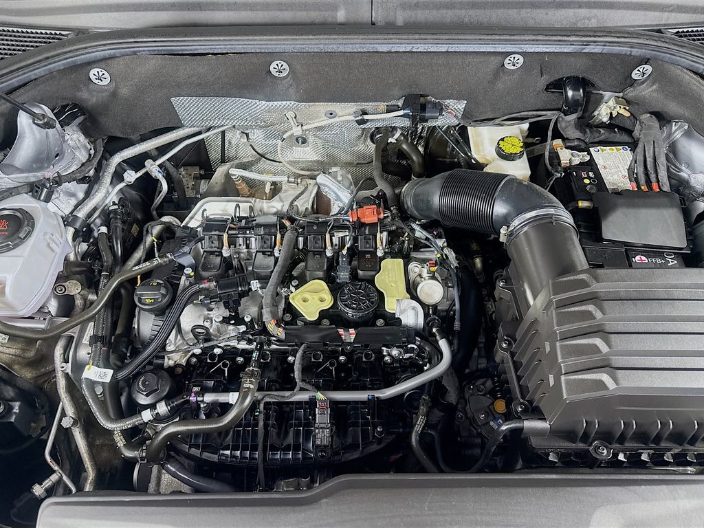 Used Car 2024 Volkswagen Atlas  2.0t Se W/technology For Sale Under $30,000 In Austin, Texas