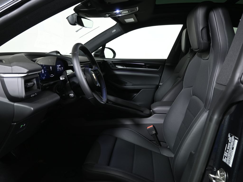 Thumbnail: 2026 Porsche Macan - 5