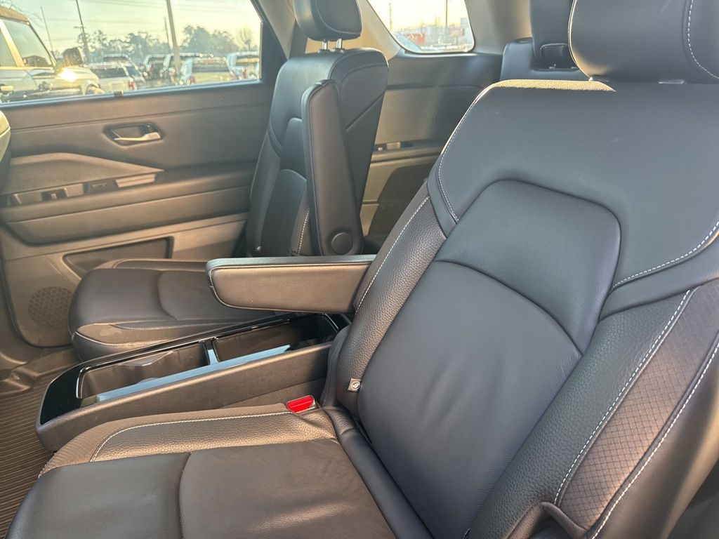 2024 Nissan Pathfinder SL FWD