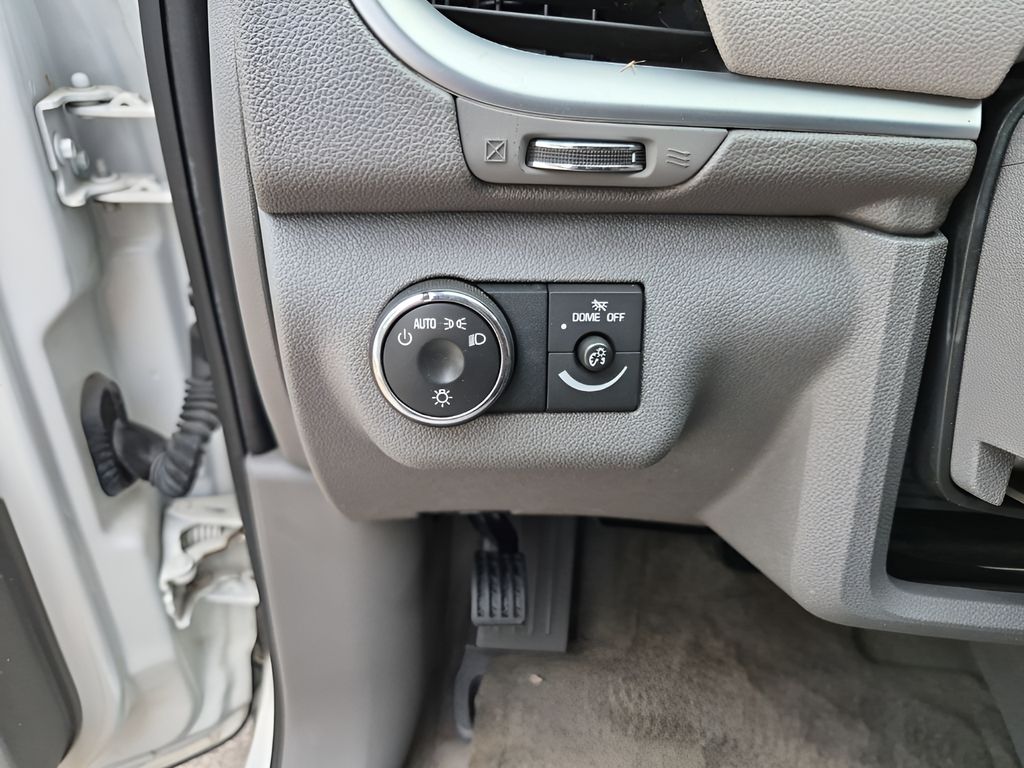 Used 2015 White Chevrolet LS image 33