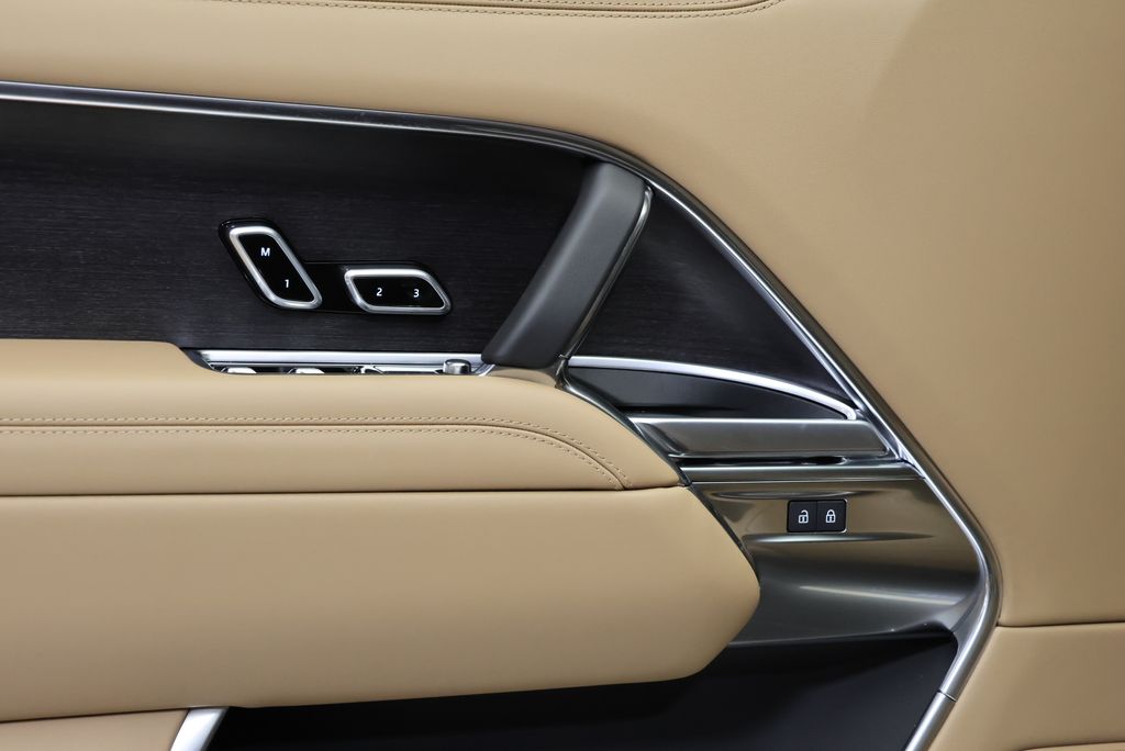 Thumbnail: 2026 Land Rover Range Rover - 28