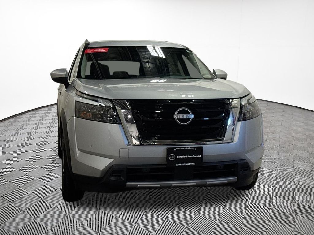 View vehicle photo 3