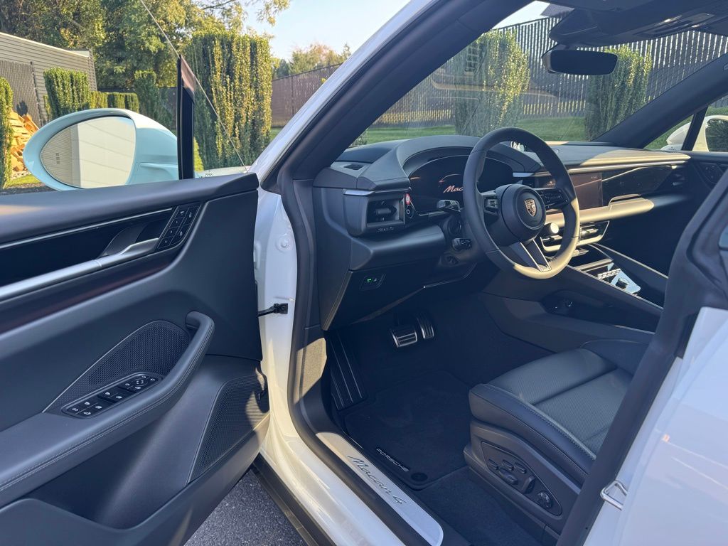 2024 Porsche Macan T 4