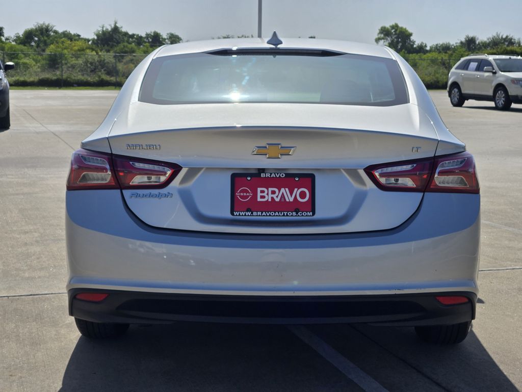 2022 Chevrolet Malibu LT - 4