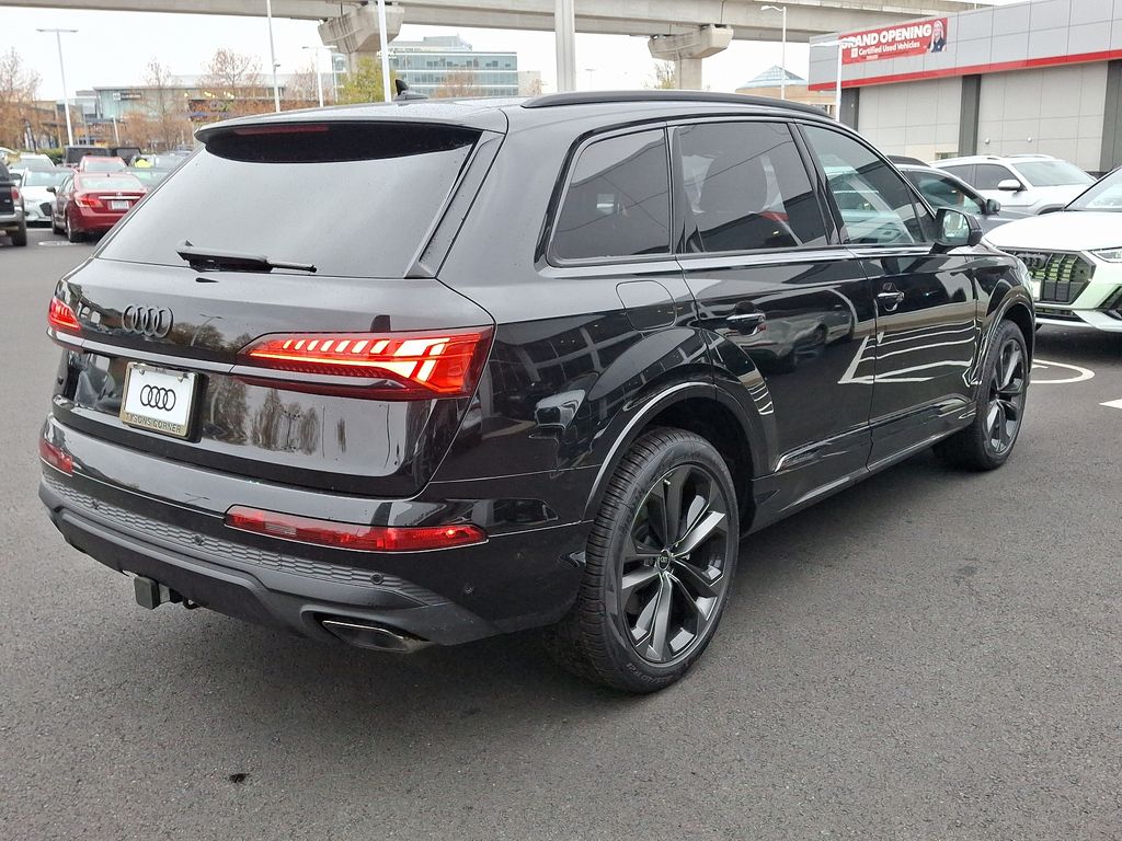 2025 Audi Q7  3