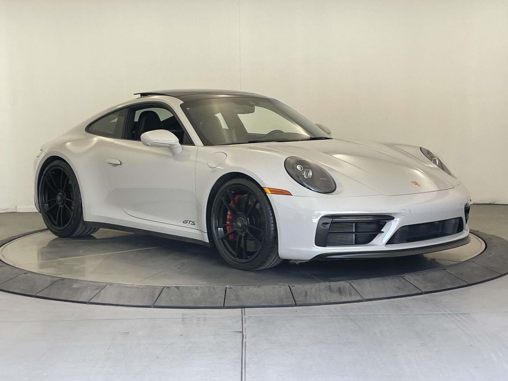 2024 Porsche 911 Carrera GTS - 8
