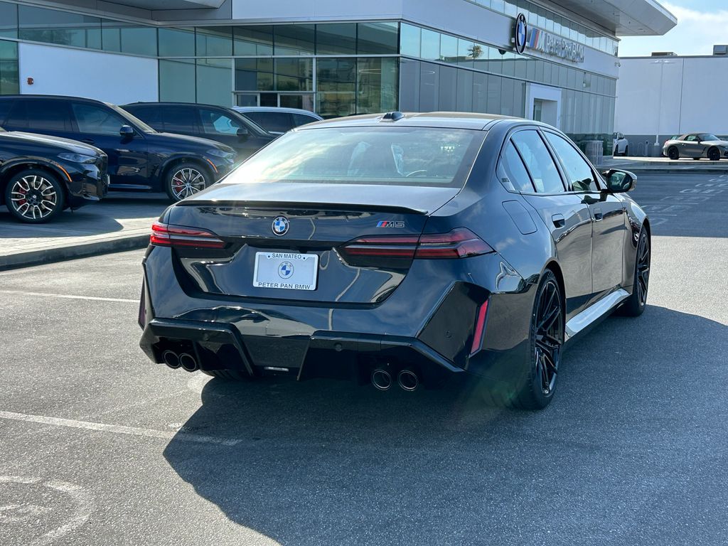Thumbnail: 2027 BMW M5 - 5