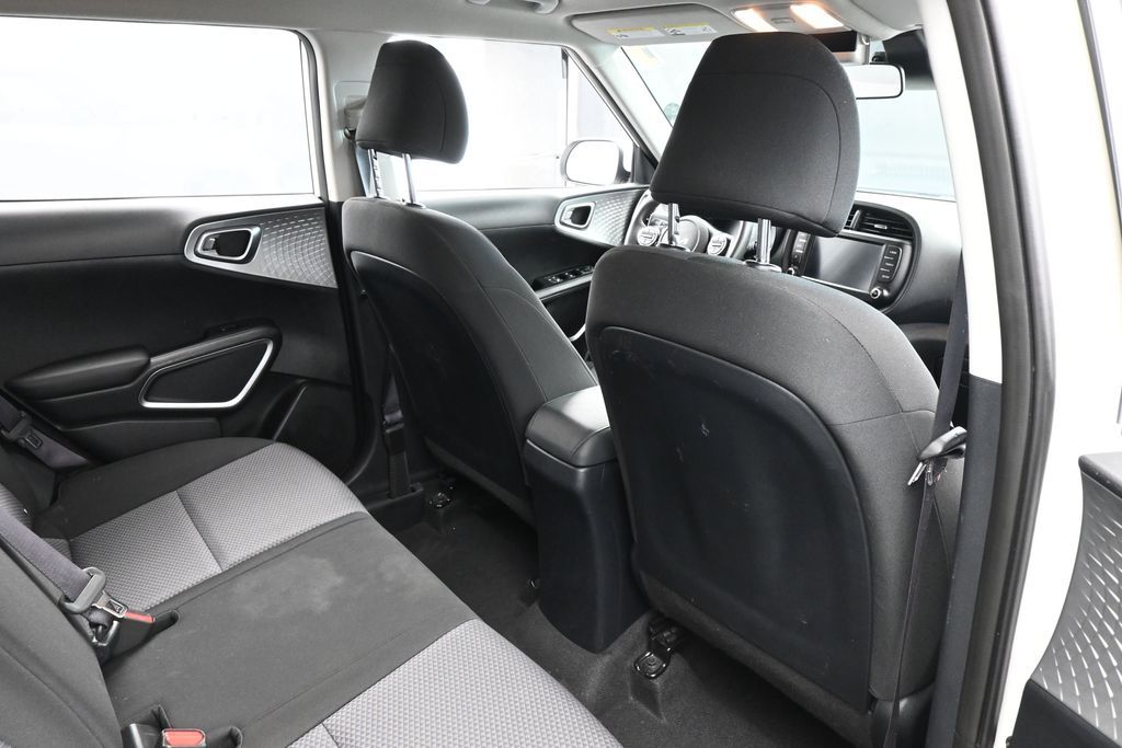Used 2024 Snow White Pearl Kia LX image 38