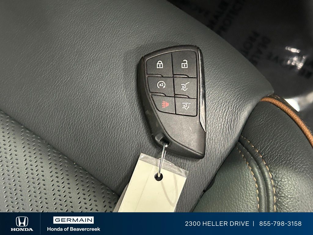 Used 2025 Black GMC AT4 image 32