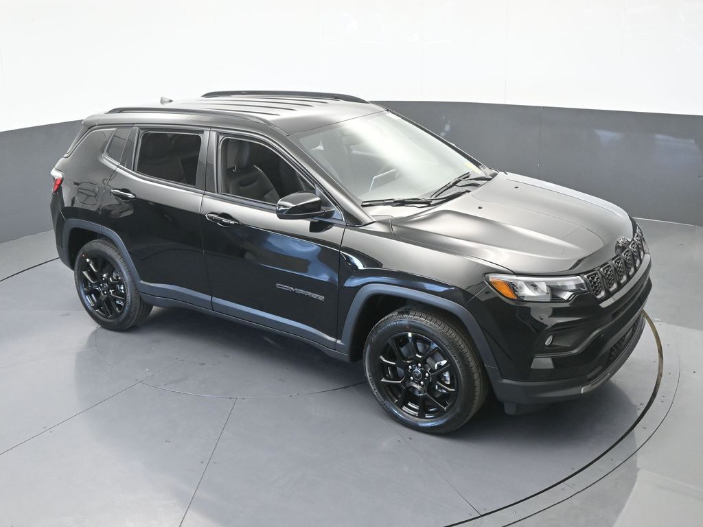 New 2026 Diamond Black Crystal Pearlcoat Jeep Latitude image 51