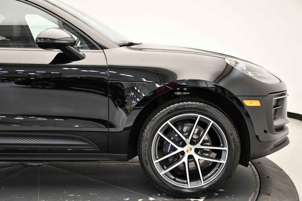 Thumbnail: 2026 Porsche Macan - 15