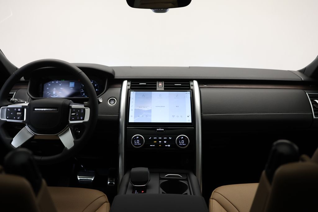 Thumbnail: 2026 Land Rover Discovery - 15