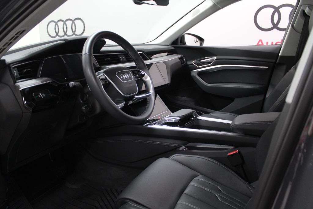 Thumbnail: 2024 Audi Q8 e-tron - 10
