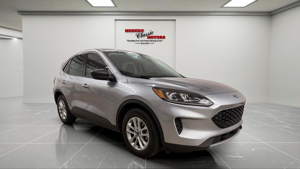 Silver Metallic 2022 Ford Escape SE FWD SUV / Crossover Front-Wheel Drive 8-Speed Automatic