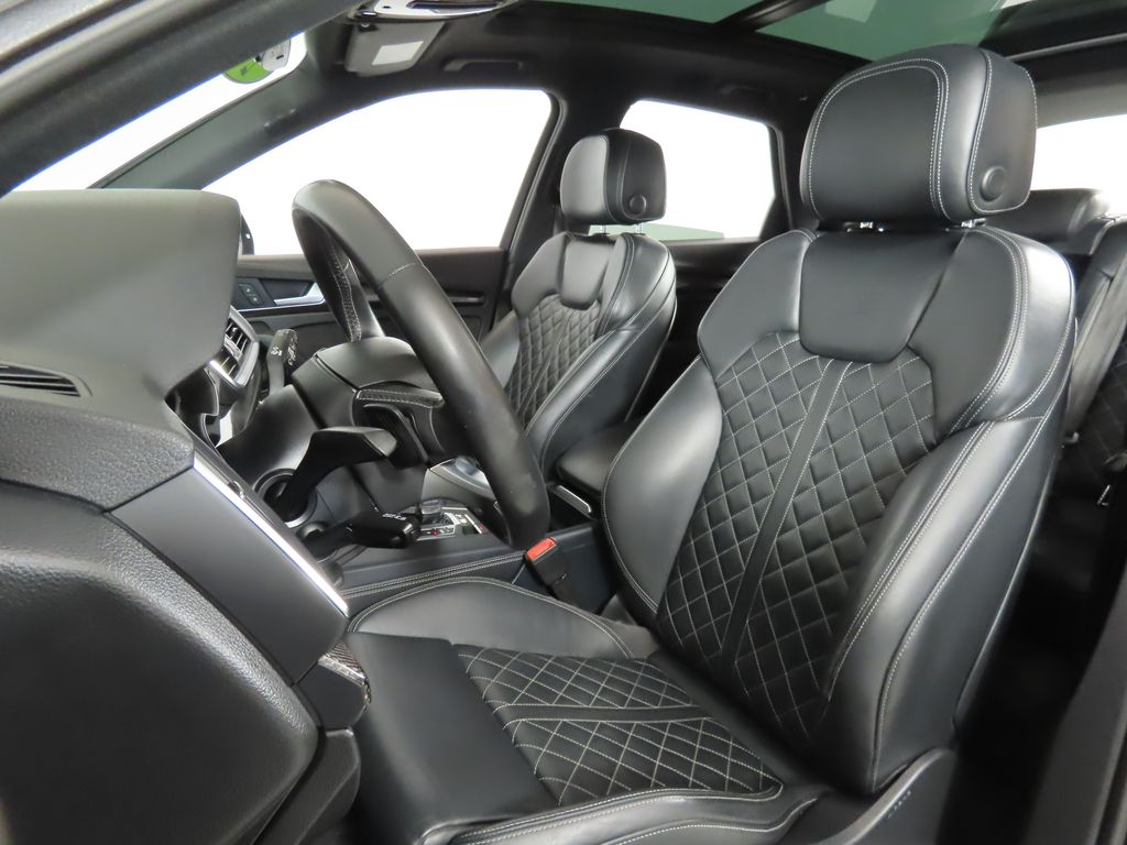Thumbnail: 2018 Audi SQ5 - 32
