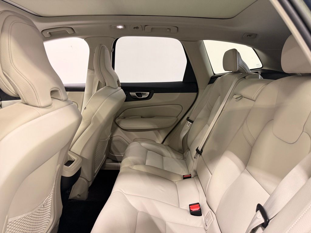 Thumbnail: 2023 Volvo XC60 - 20