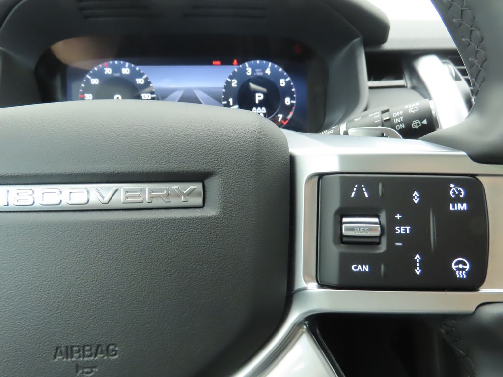 Thumbnail: 2024 Land Rover Discovery - 12