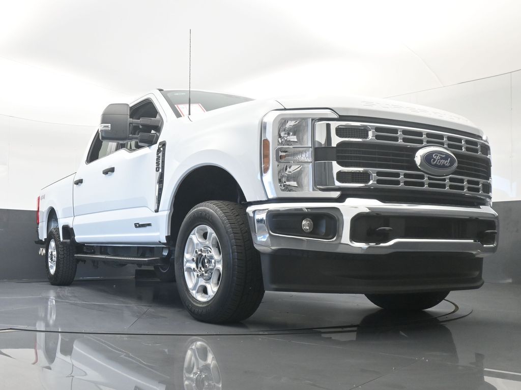 Used 2025 Oxford White Ford XLT image 67