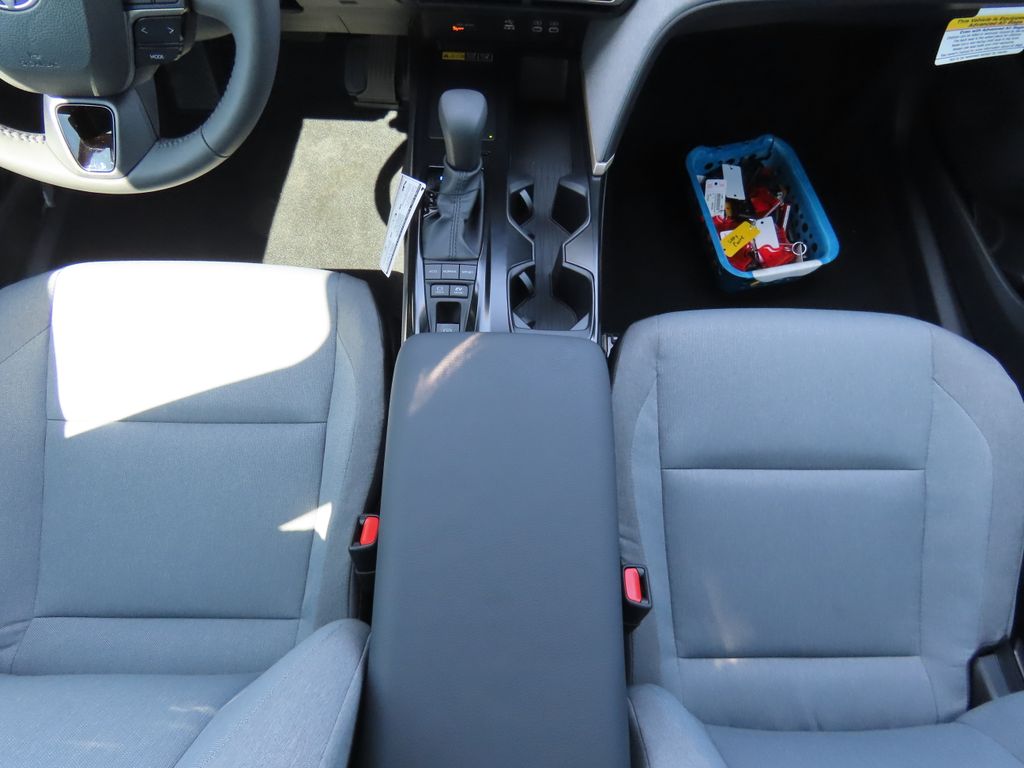 2025 Toyota Camry LE 16