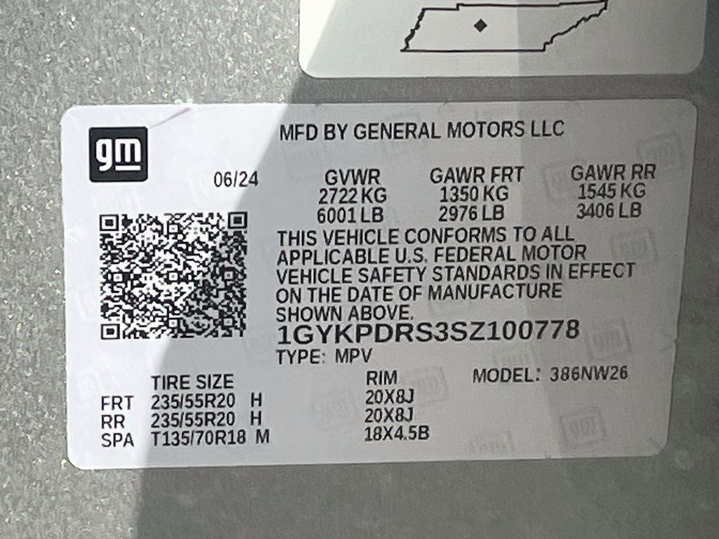 Used 2025 Silver Cadillac Premium Luxury image 35