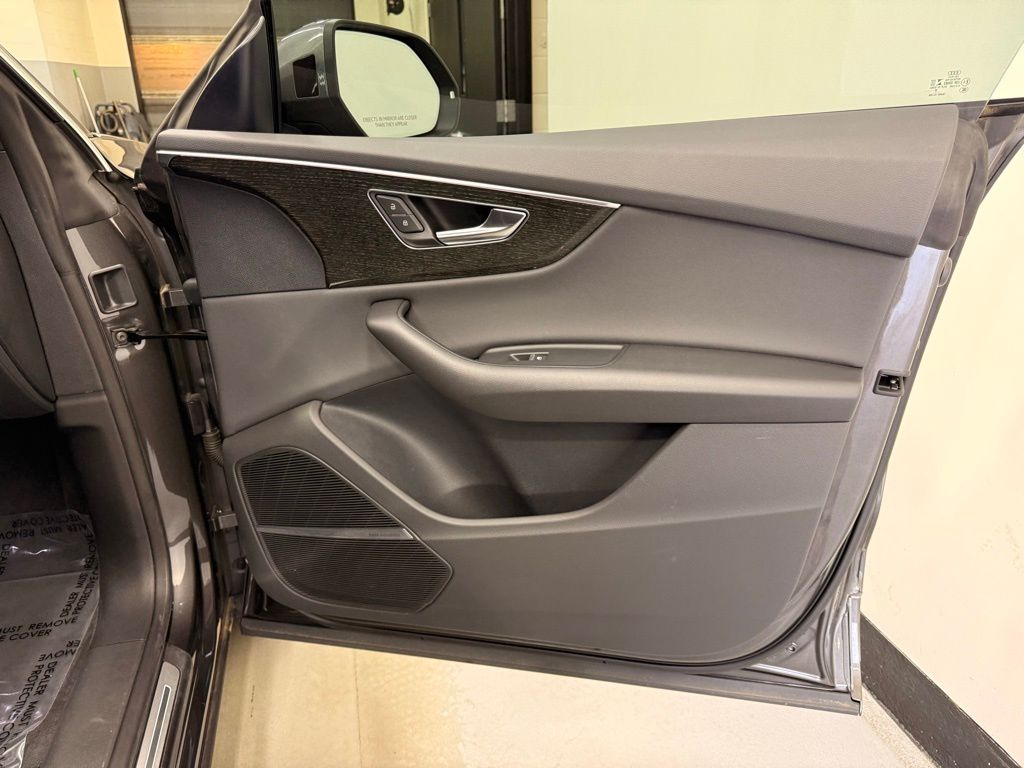 Thumbnail: 2021 Audi Q8 - 28