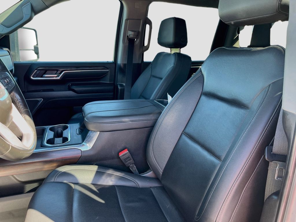 Used 2025 White GMC SLT image 22