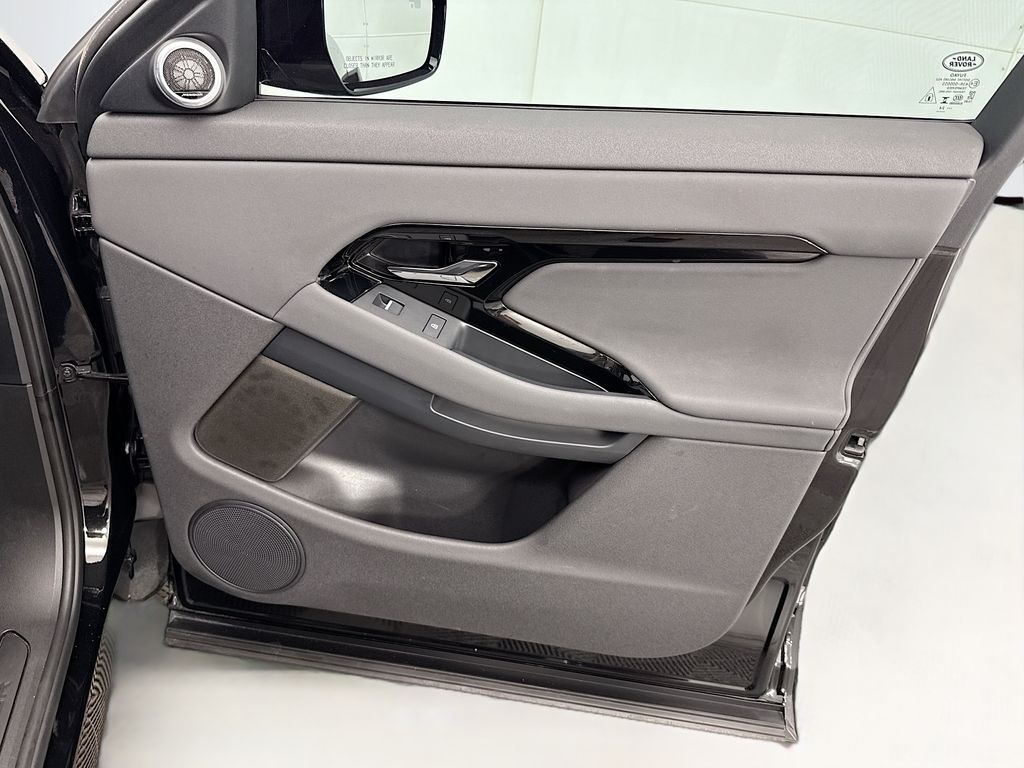 Thumbnail: 2025 Land Rover Range Rover Evoque - 24