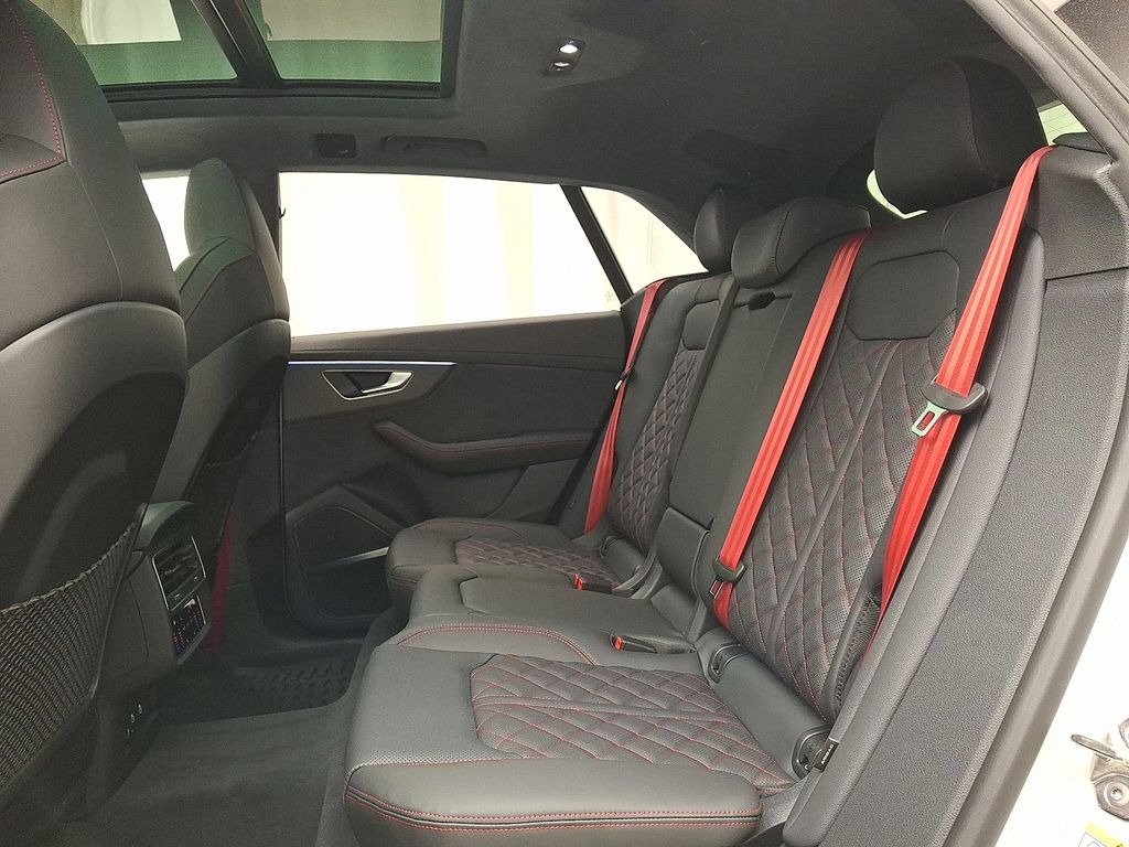 Thumbnail: 2026 Audi SQ8 - 6