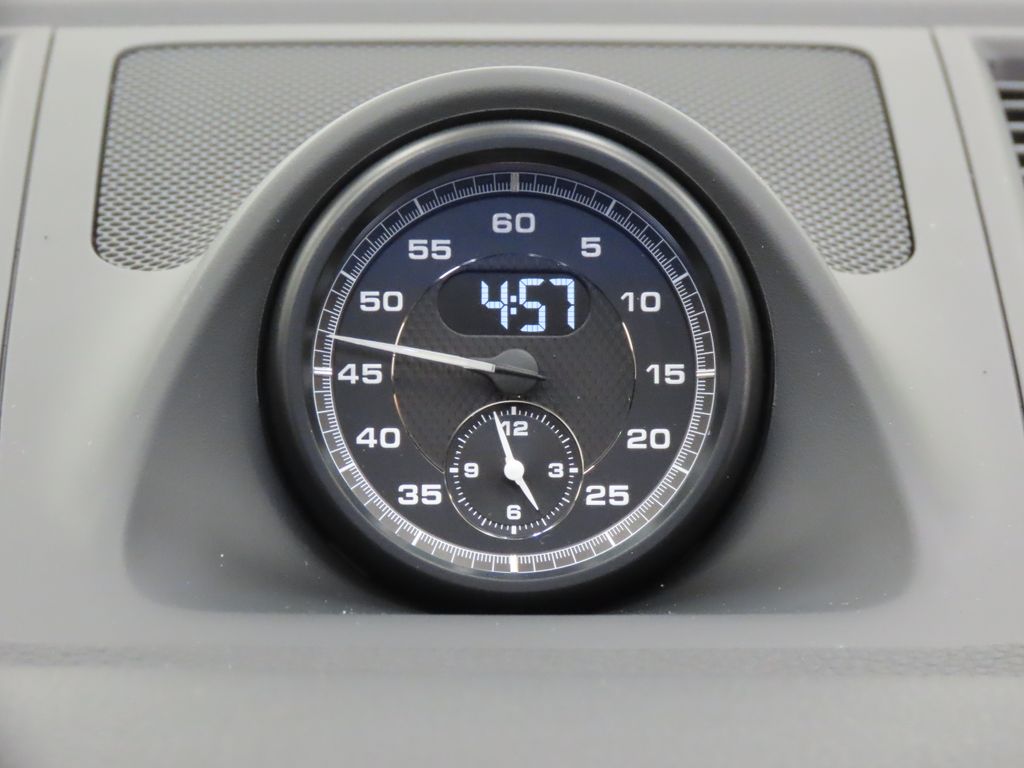 Thumbnail: 2026 Porsche Macan - 25