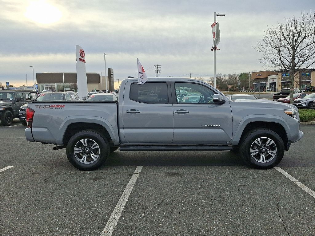 Thumbnail: 2019 Toyota Tacoma - 7