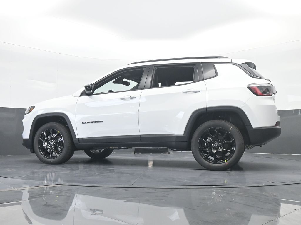 New 2026 bright white clearcoat Jeep Latitude image 49