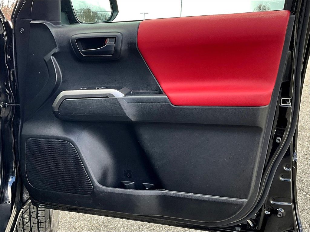 2023 Toyota Tacoma — photo 12