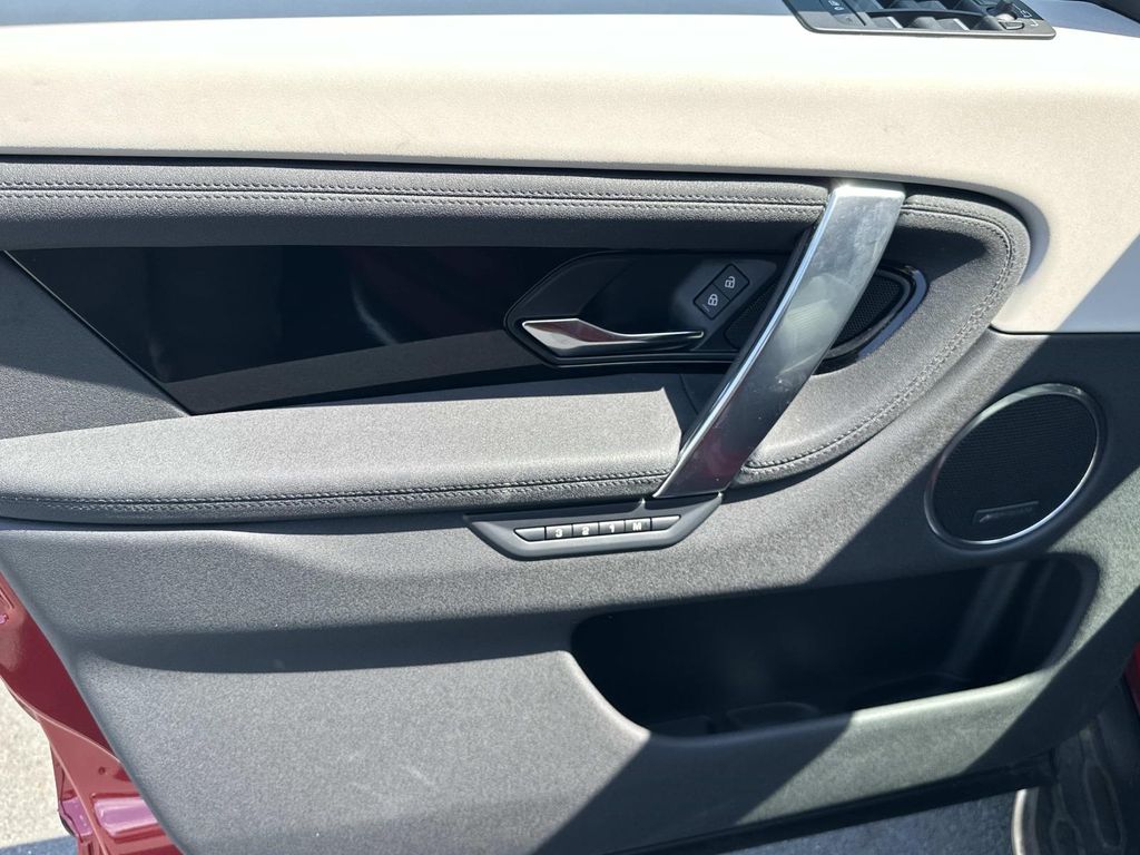 Thumbnail: 2025 Land Rover Discovery Sport - 16