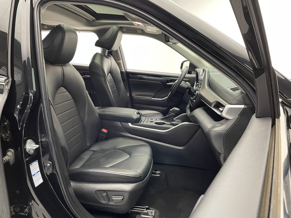 Thumbnail: 2022 Toyota Highlander - 18