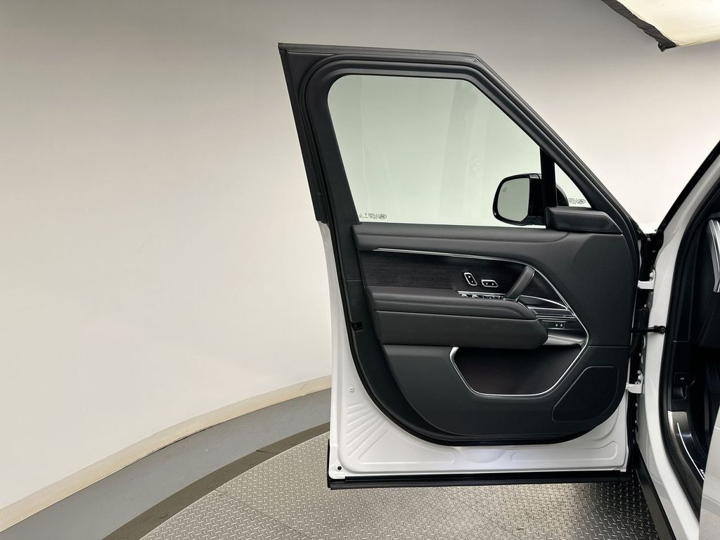 Thumbnail: 2027 Land Rover Range Rover - 9
