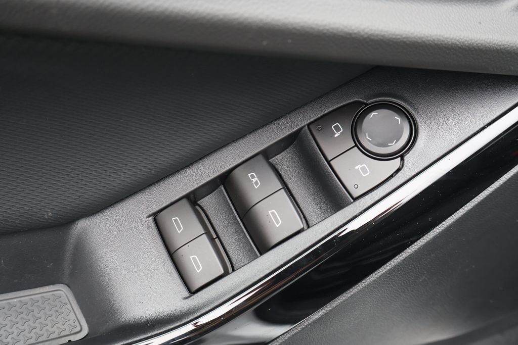 Thumbnail: 2026 Chevrolet Equinox - 17