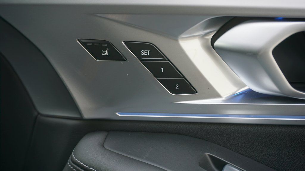 2026 BMW XM Base - Photo 13
