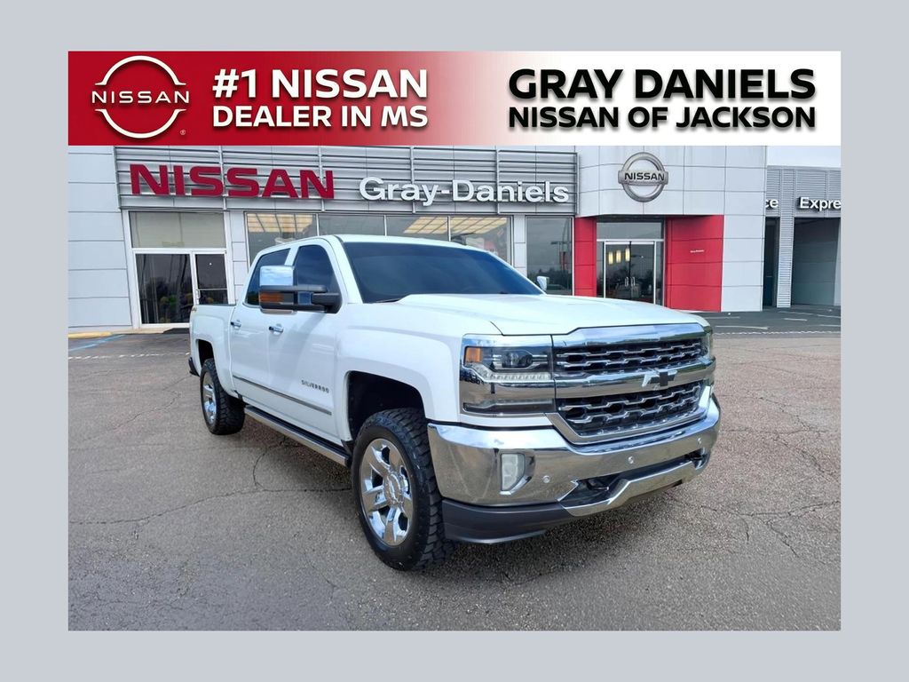 Summit White 2018 Chevrolet Silverado 1500 Pickup Truck Four-Wheel Drive 8-Speed Automatic Overdrive