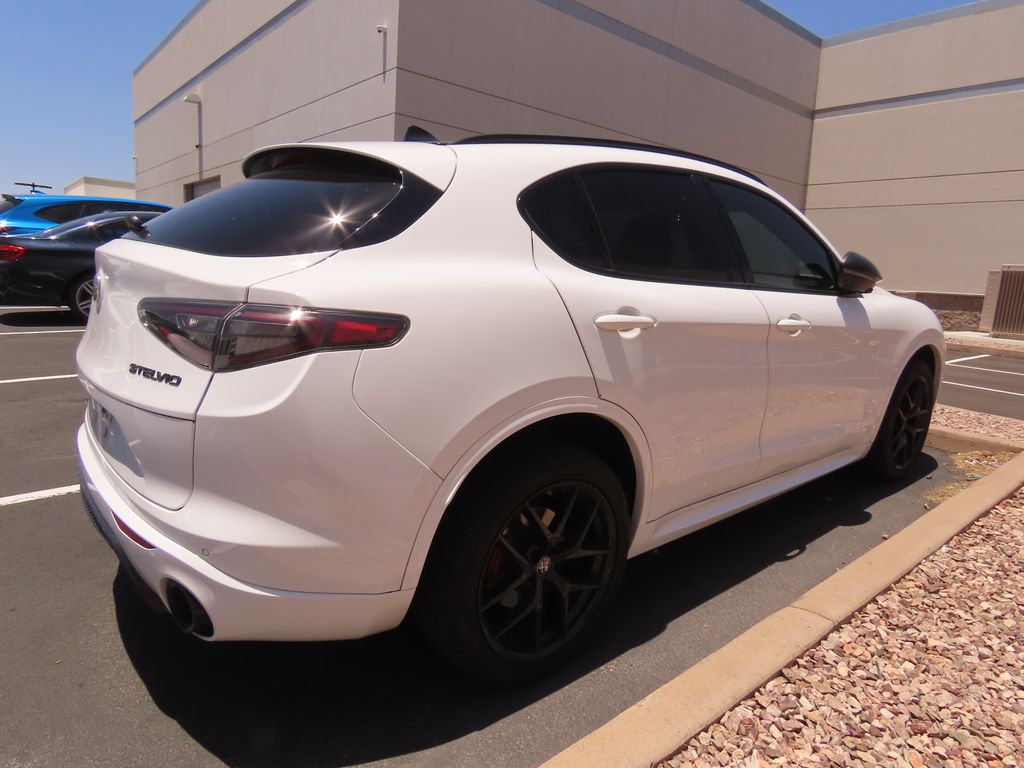 Thumbnail: 2021 Alfa Romeo Stelvio - 3