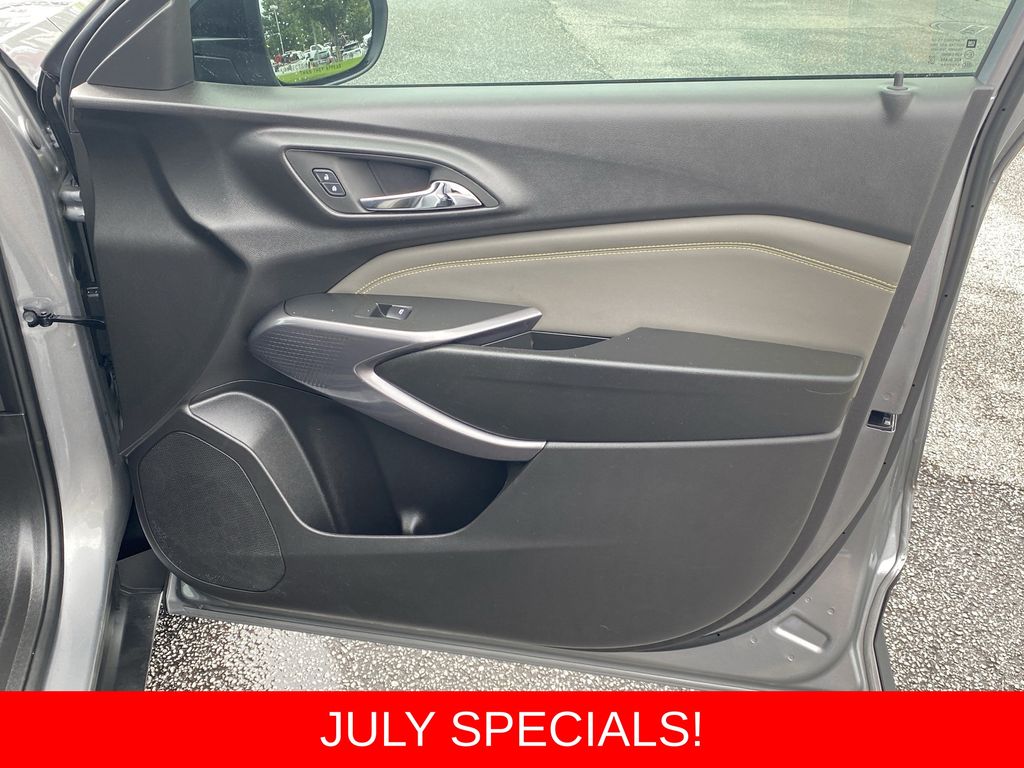 Used 2025 Chevrolet Trax SUV