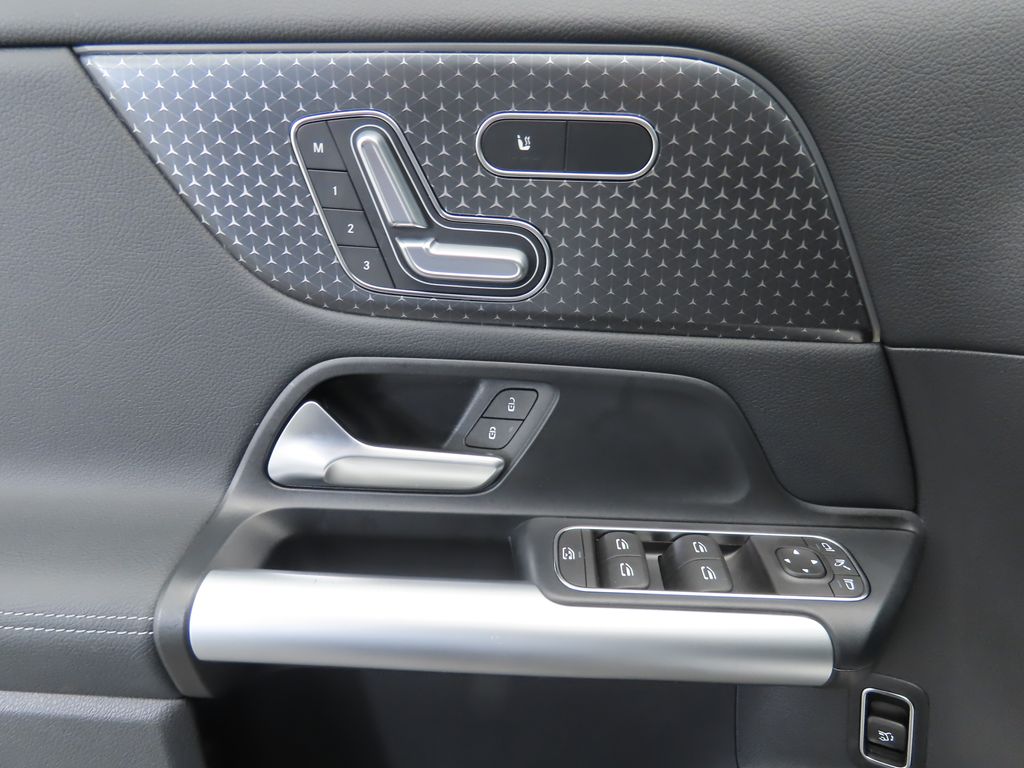 Thumbnail: 2025 Mercedes-Benz GLA - 22