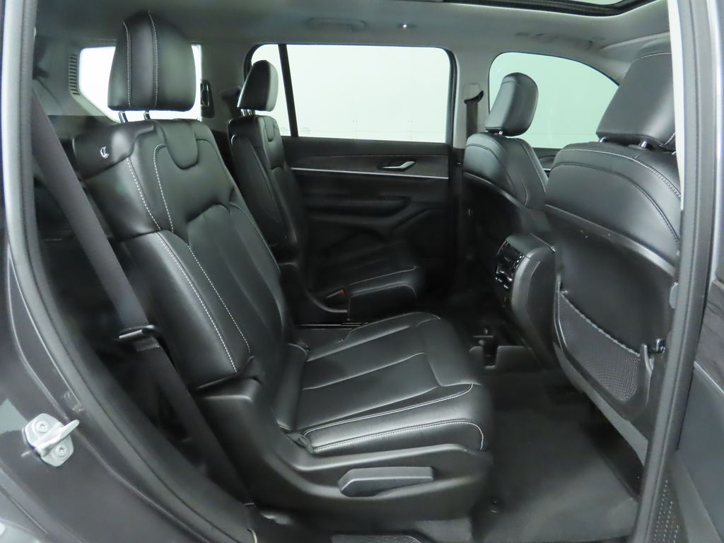 2023 Jeep Grand Cherokee L Limited Edition 23