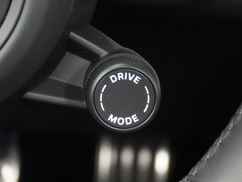 Thumbnail: 2025 Porsche Macan - 23