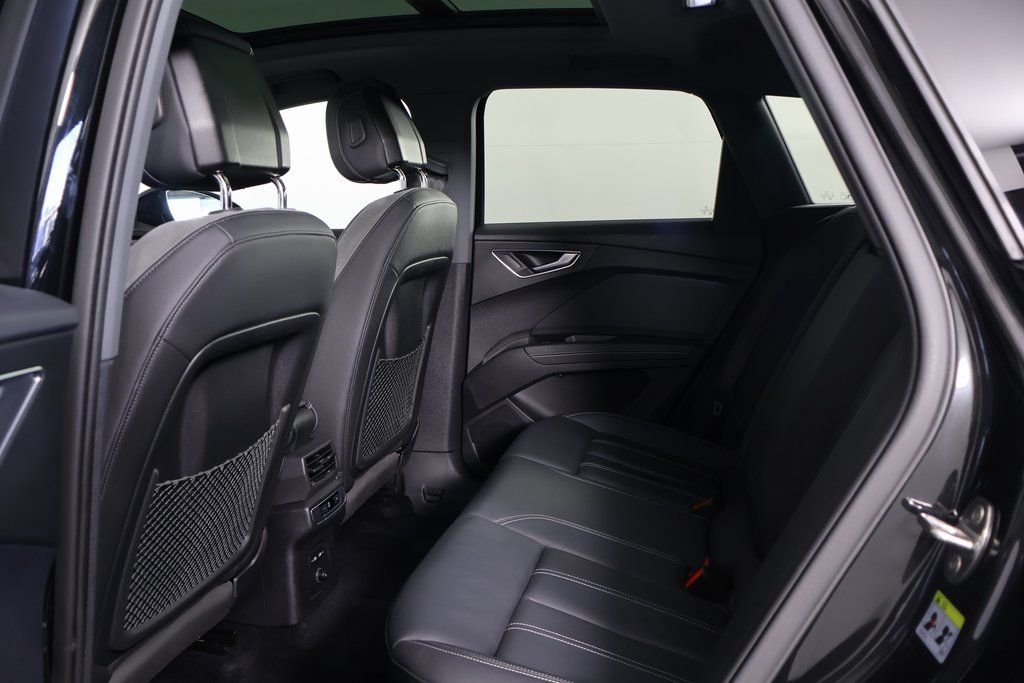 Thumbnail: 2024 Audi Q4 e-tron - 11