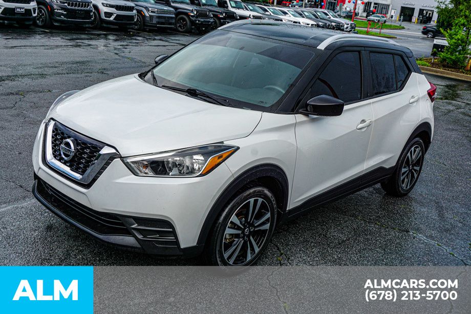 Used 2018 White Nissan SV image 15