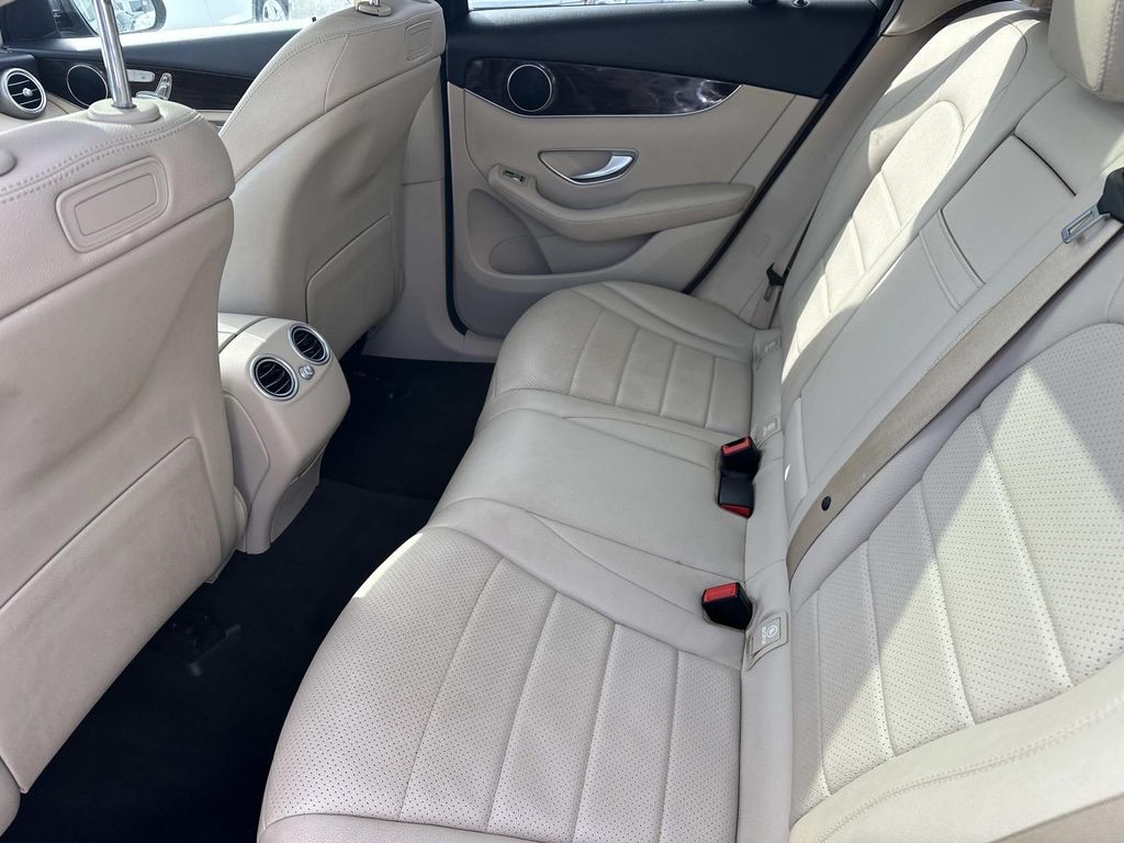 Thumbnail: 2019 Mercedes-Benz GLC - 26