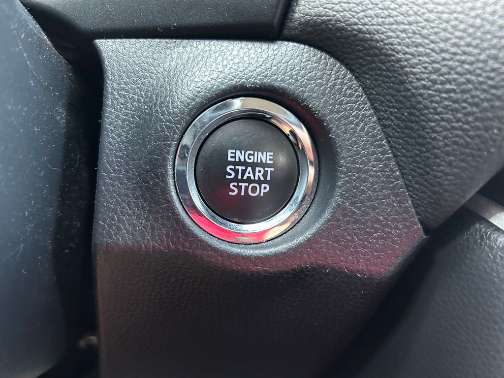 2024 Toyota RAV4 XLE 28