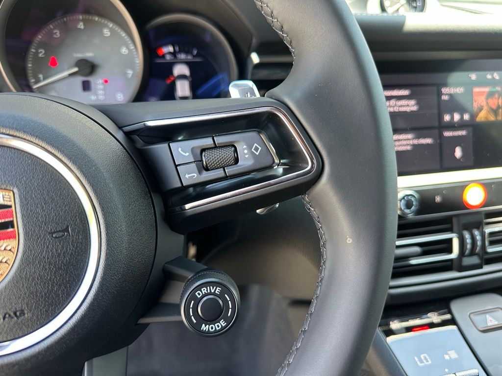 Thumbnail: 2025 Porsche Macan - 20